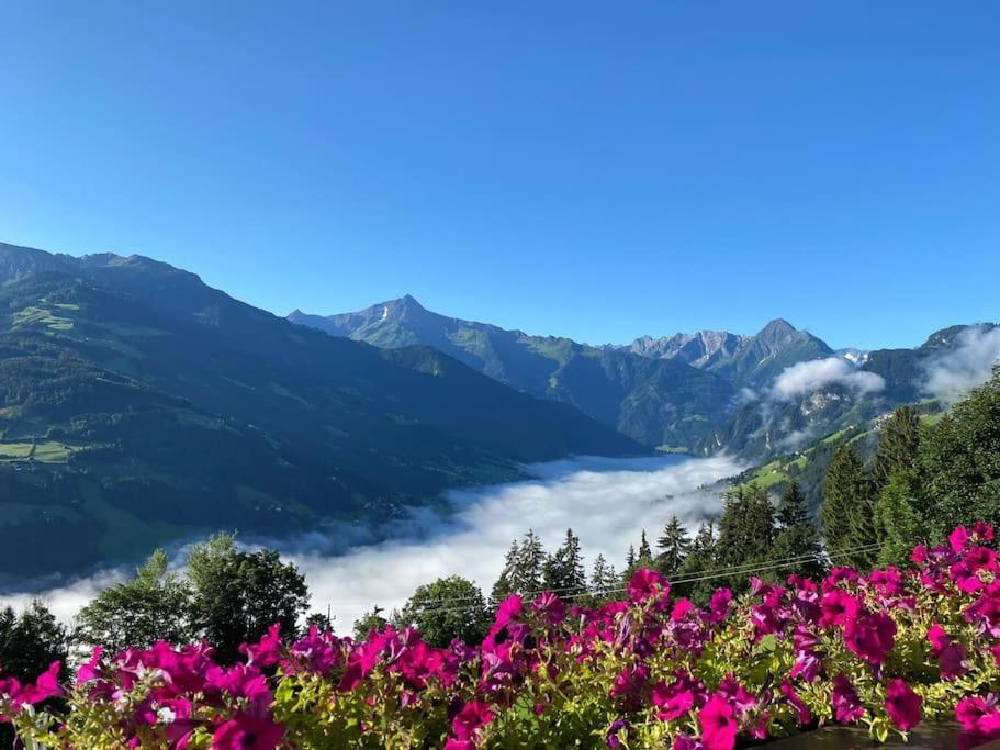 Ferienhaus Zillertal Panorama Blick Balkon Sauna Zellberg Bagian luar foto