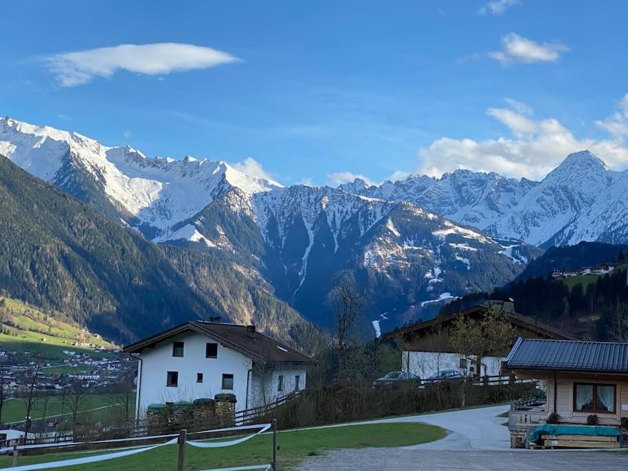 Ferienhaus Zillertal Panorama Blick Balkon Sauna Zellberg Bagian luar foto