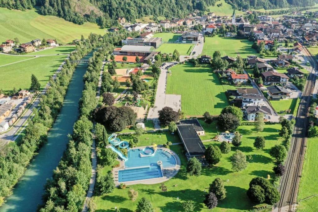 Ferienhaus Zillertal Panorama Blick Balkon Sauna Zellberg Bagian luar foto