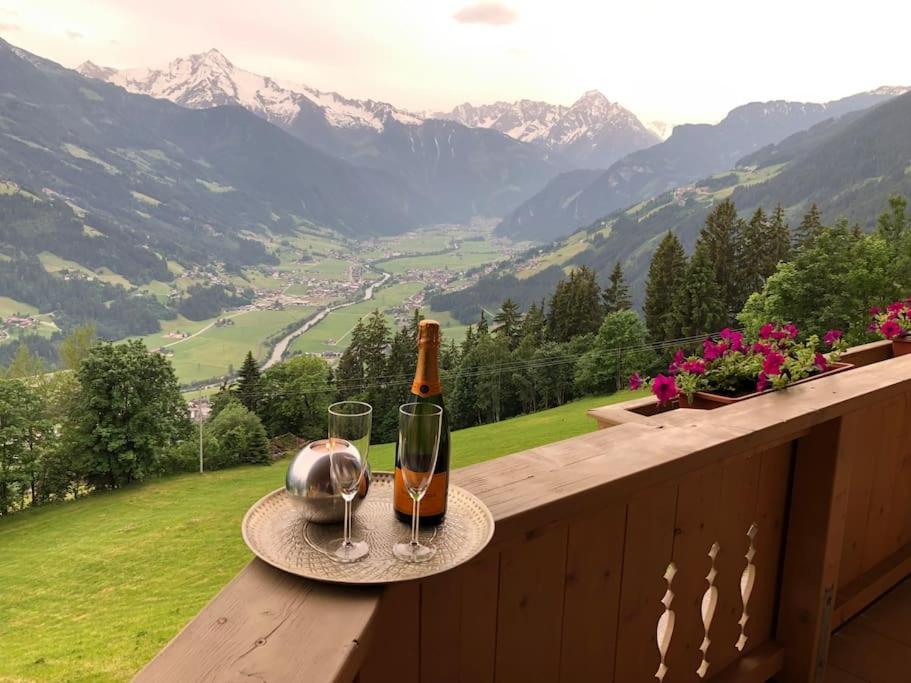 Ferienhaus Zillertal Panorama Blick Balkon Sauna Zellberg Bagian luar foto