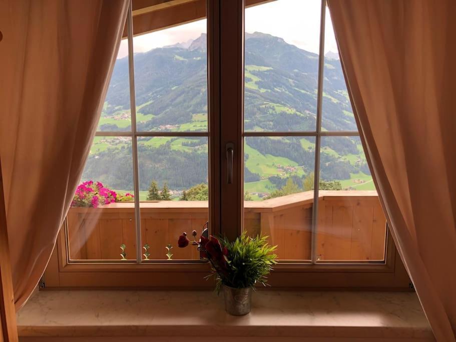 Ferienhaus Zillertal Panorama Blick Balkon Sauna Zellberg Bagian luar foto
