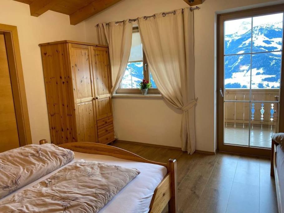Ferienhaus Zillertal Panorama Blick Balkon Sauna Zellberg Bagian luar foto