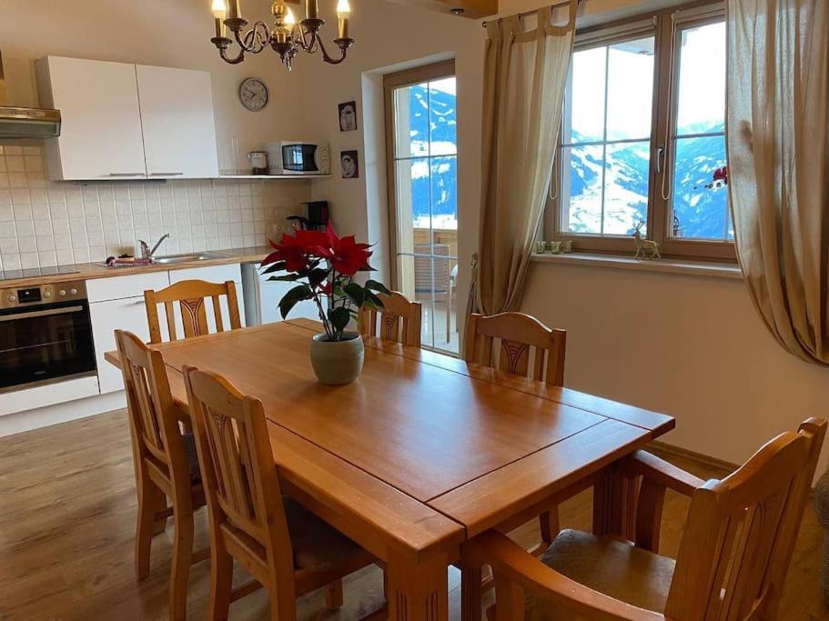 Ferienhaus Zillertal Panorama Blick Balkon Sauna Zellberg Bagian luar foto