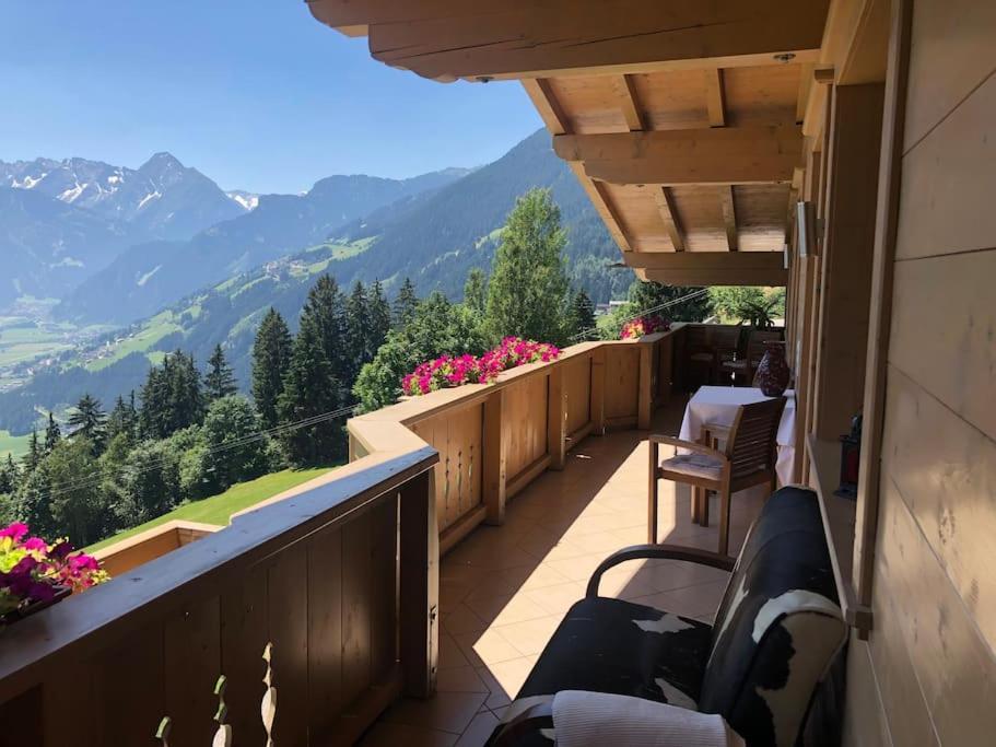 Ferienhaus Zillertal Panorama Blick Balkon Sauna Zellberg Bagian luar foto