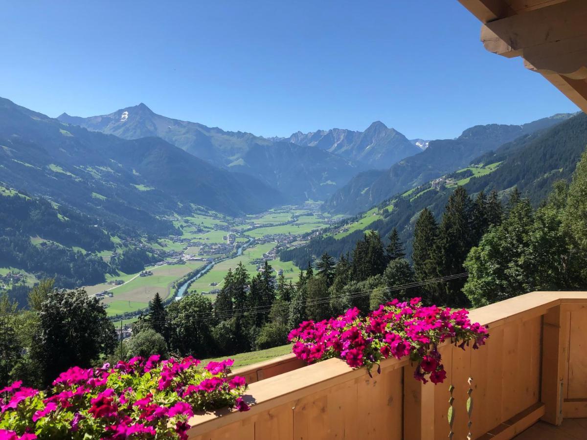 Ferienhaus Zillertal Panorama Blick Balkon Sauna Zellberg Bagian luar foto