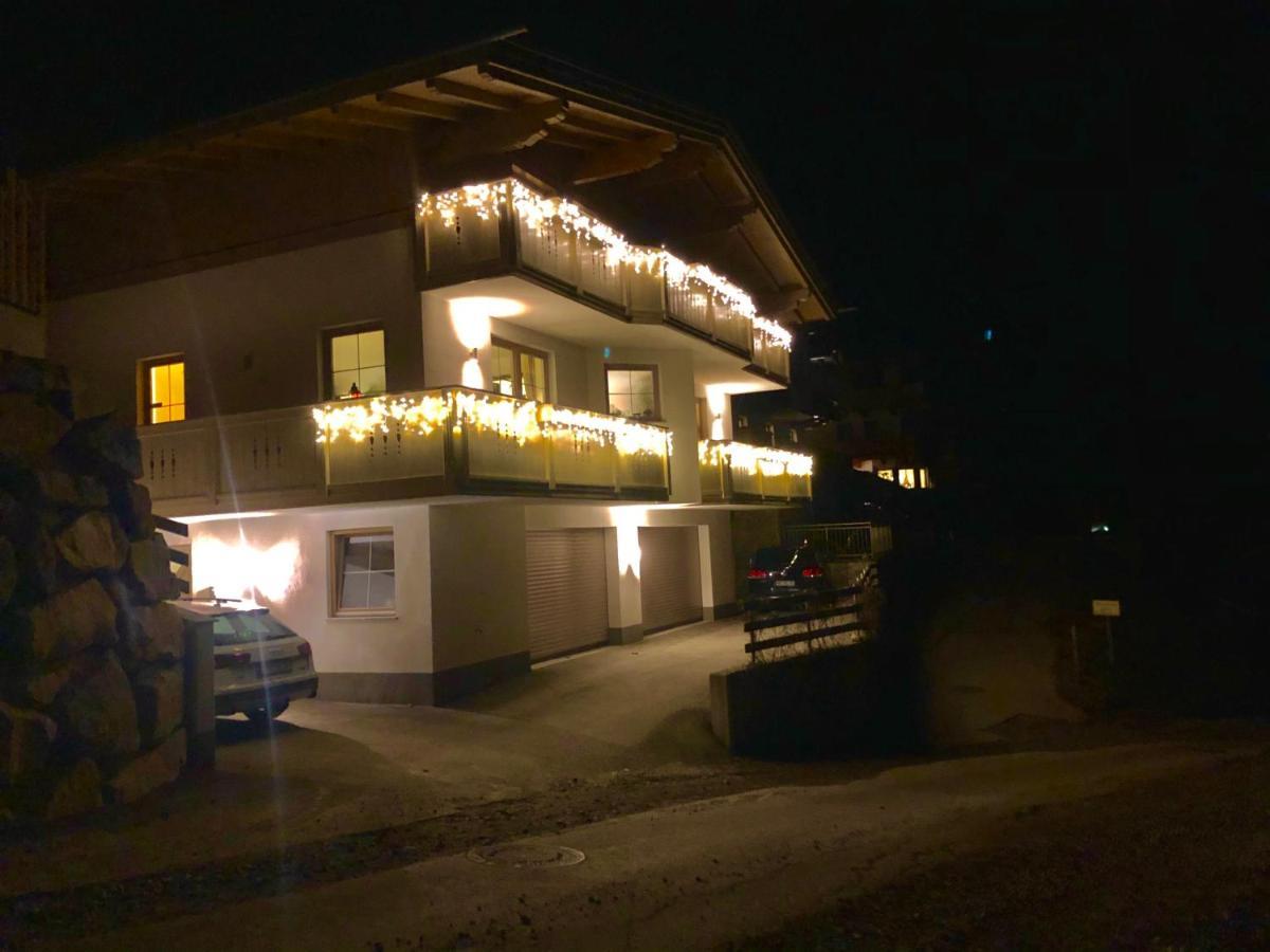 Ferienhaus Zillertal Panorama Blick Balkon Sauna Zellberg Bagian luar foto