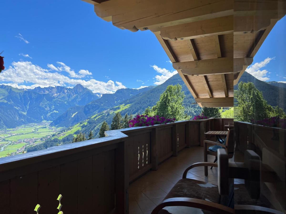 Ferienhaus Zillertal Panorama Blick Balkon Sauna Zellberg Bagian luar foto