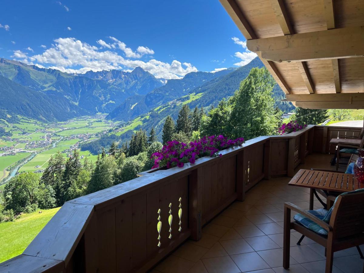 Ferienhaus Zillertal Panorama Blick Balkon Sauna Zellberg Bagian luar foto