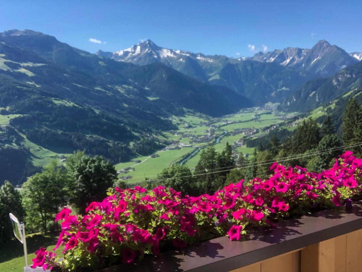 Ferienhaus Zillertal Panorama Blick Balkon Sauna Zellberg Bagian luar foto