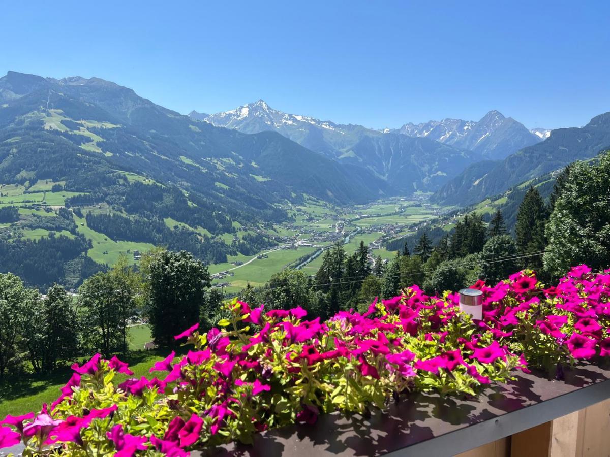 Ferienhaus Zillertal Panorama Blick Balkon Sauna Zellberg Bagian luar foto