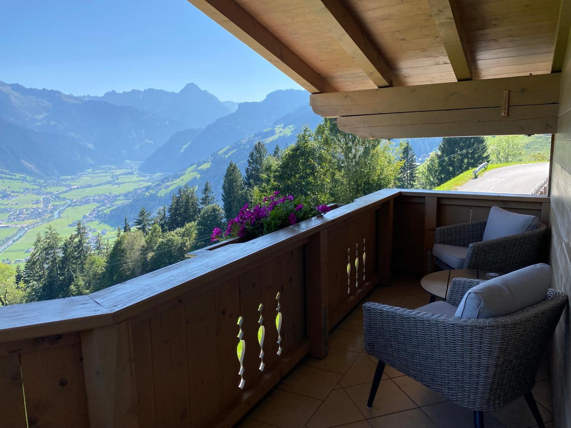 Ferienhaus Zillertal Panorama Blick Balkon Sauna Zellberg Bagian luar foto