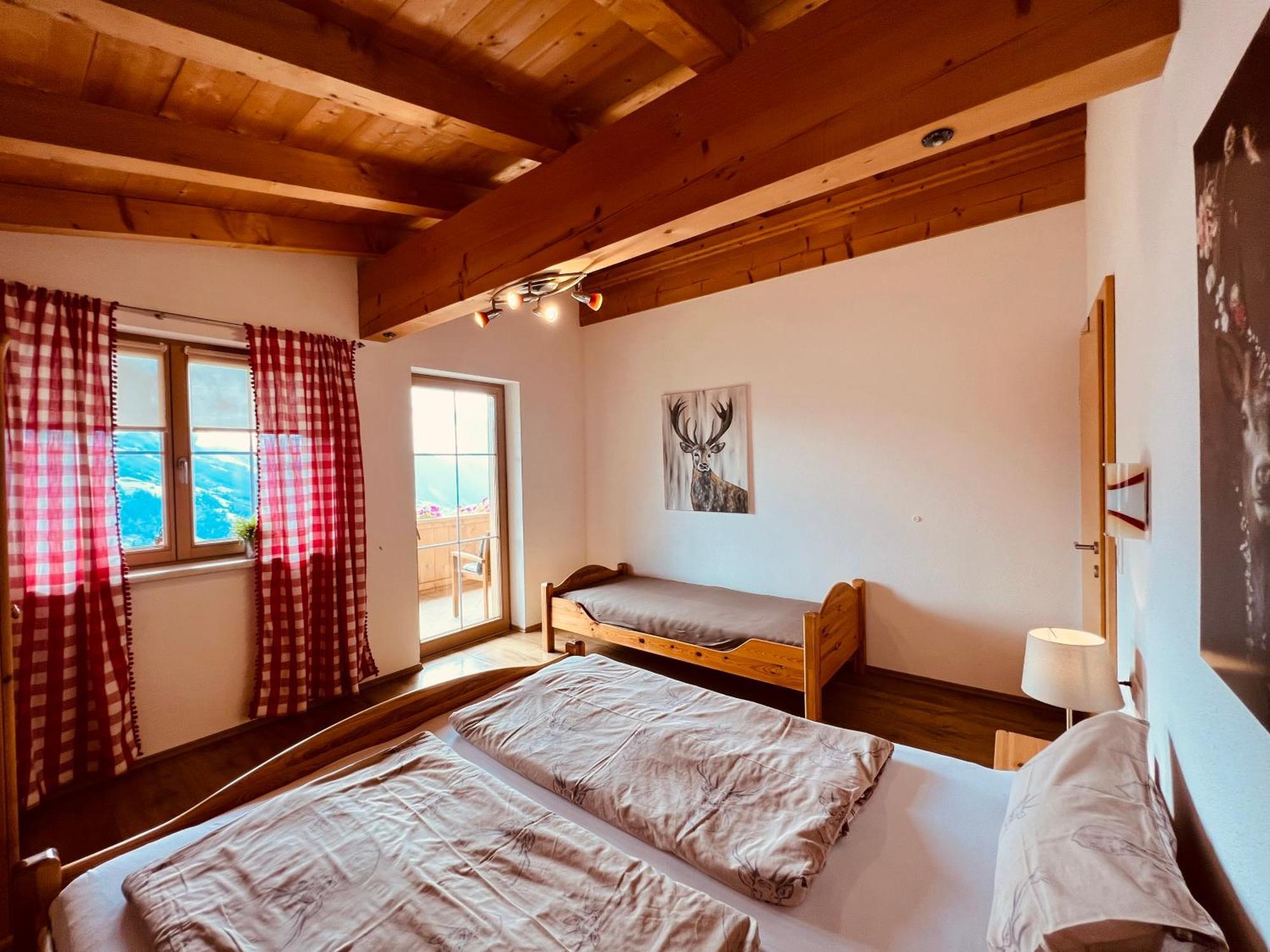 Ferienhaus Zillertal Panorama Blick Balkon Sauna Zellberg Bagian luar foto